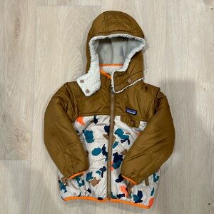 Patagonia Reversible Tribbles Hoody in brown camo - size 4T (VGUC)